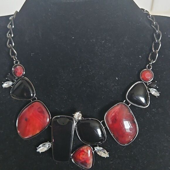 Elegant Burgundy and Black Statement Necklace - Picture 11 of 16
